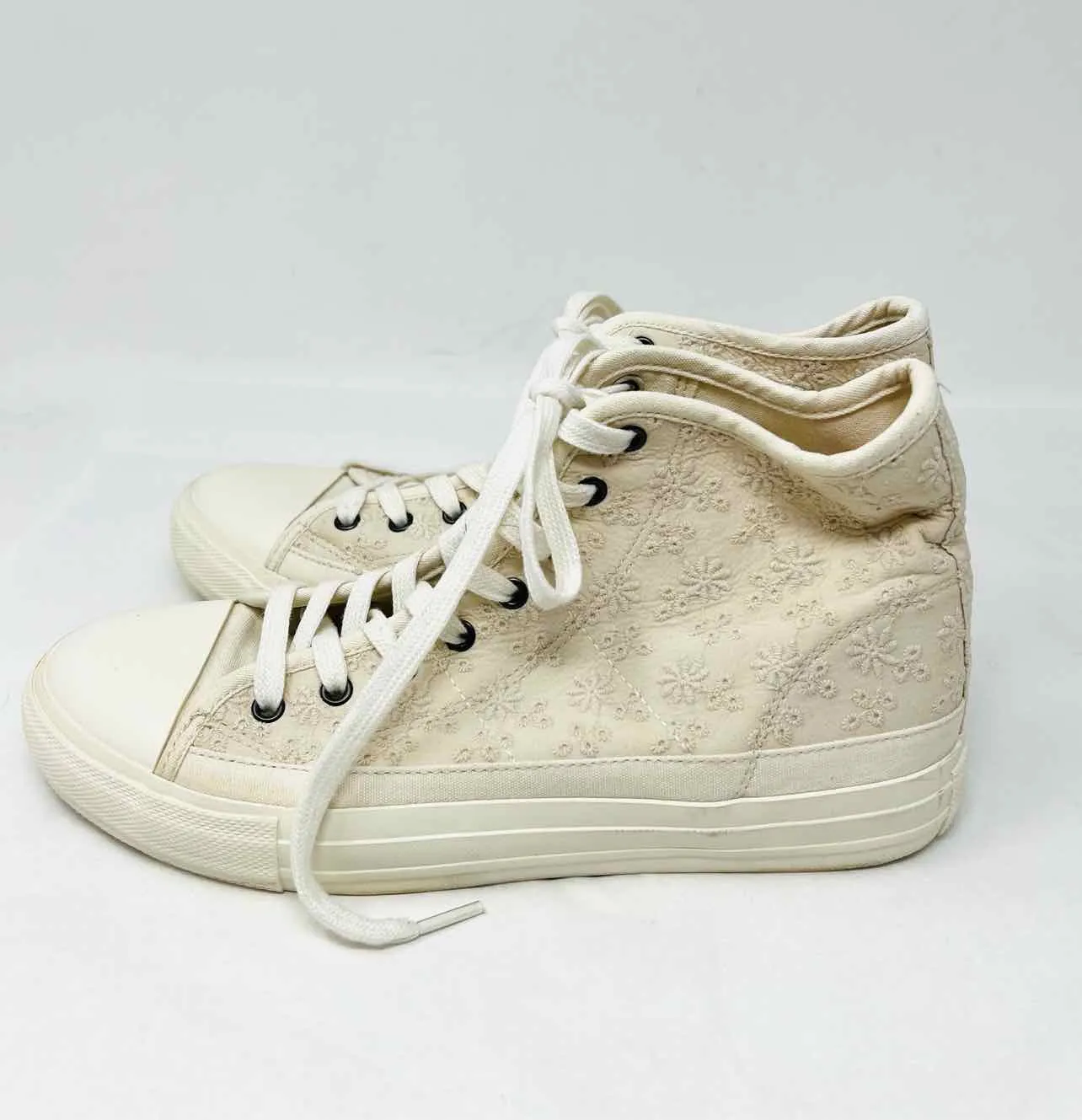 American Eagle Outftrs Size 9 Ivory Eyelet Shoes Sneakers