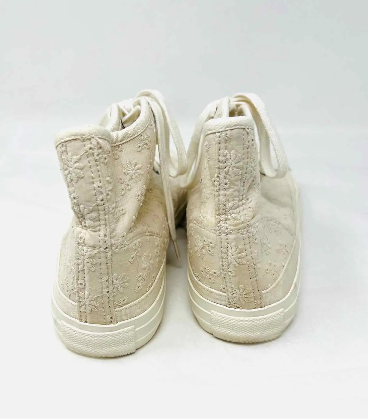 American Eagle Outftrs Size 9 Ivory Eyelet Shoes Sneakers