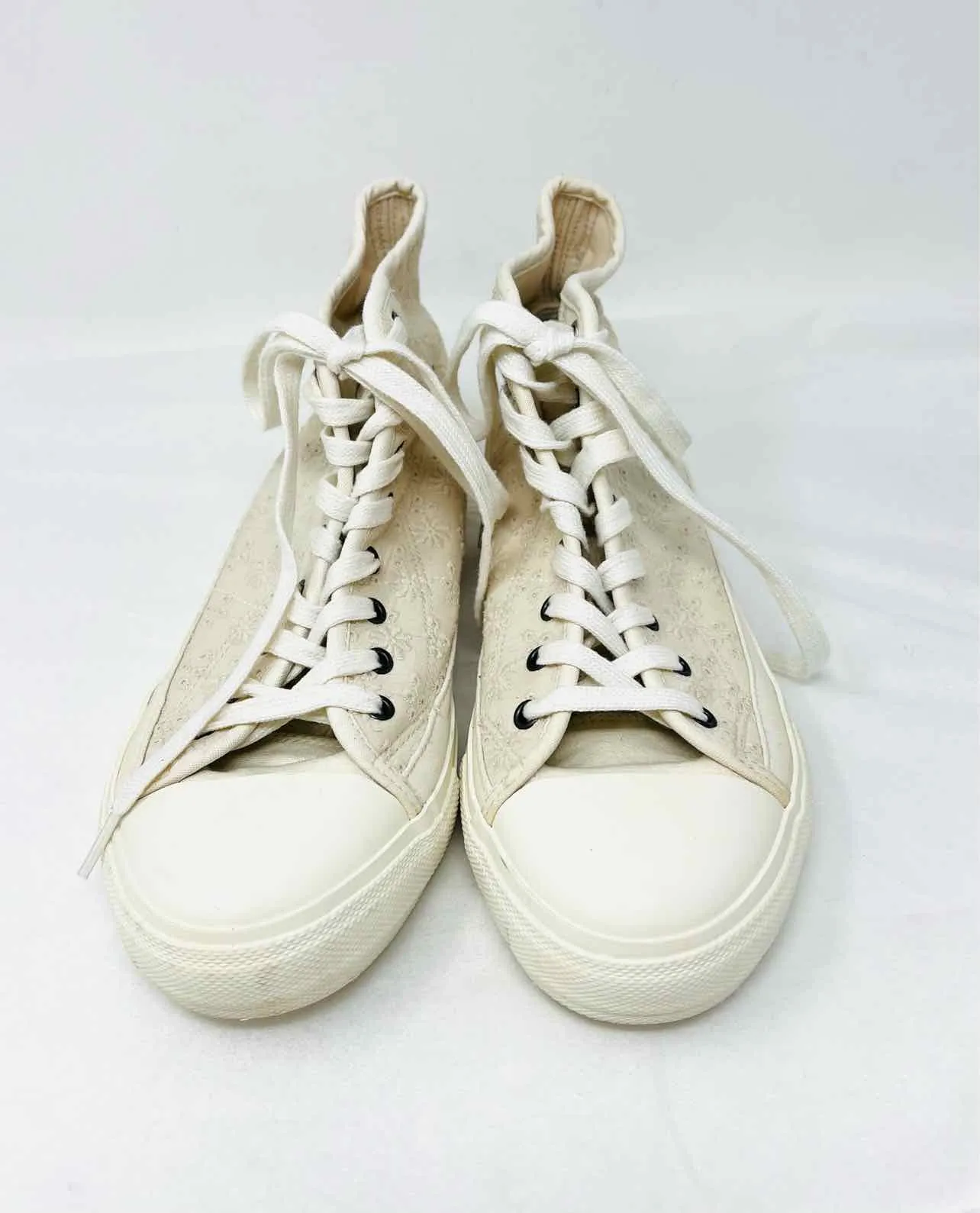 American Eagle Outftrs Size 9 Ivory Eyelet Shoes Sneakers