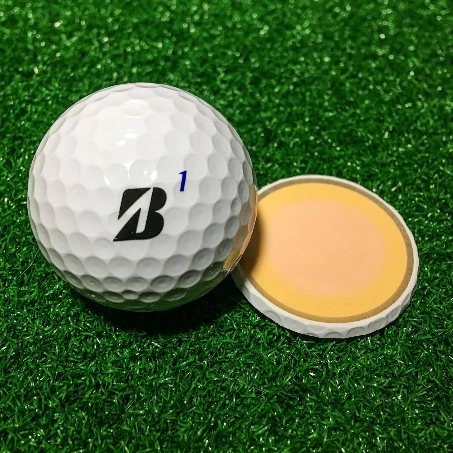 Ball Marker: Bridgestone Tour B XS