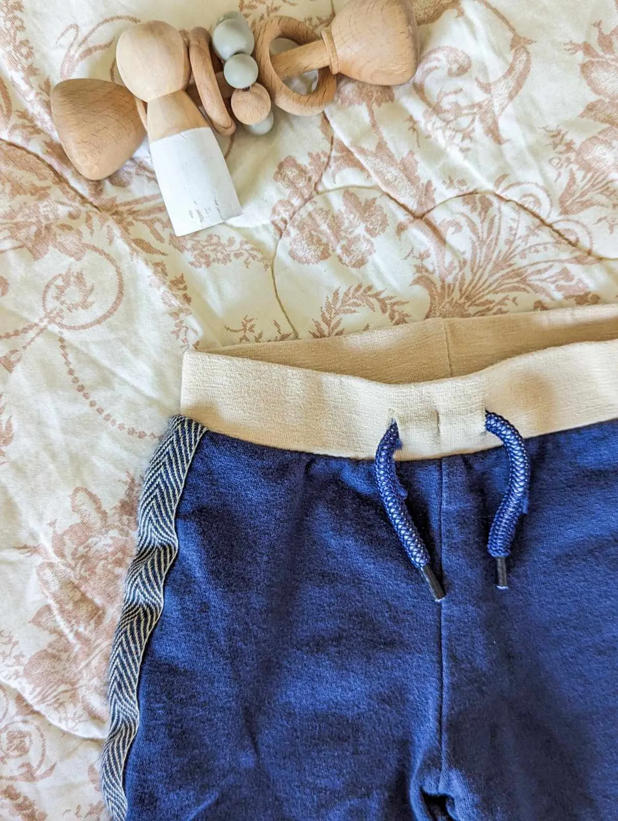 Dirkje Jogging Shorts in Blue & Cream (18m)