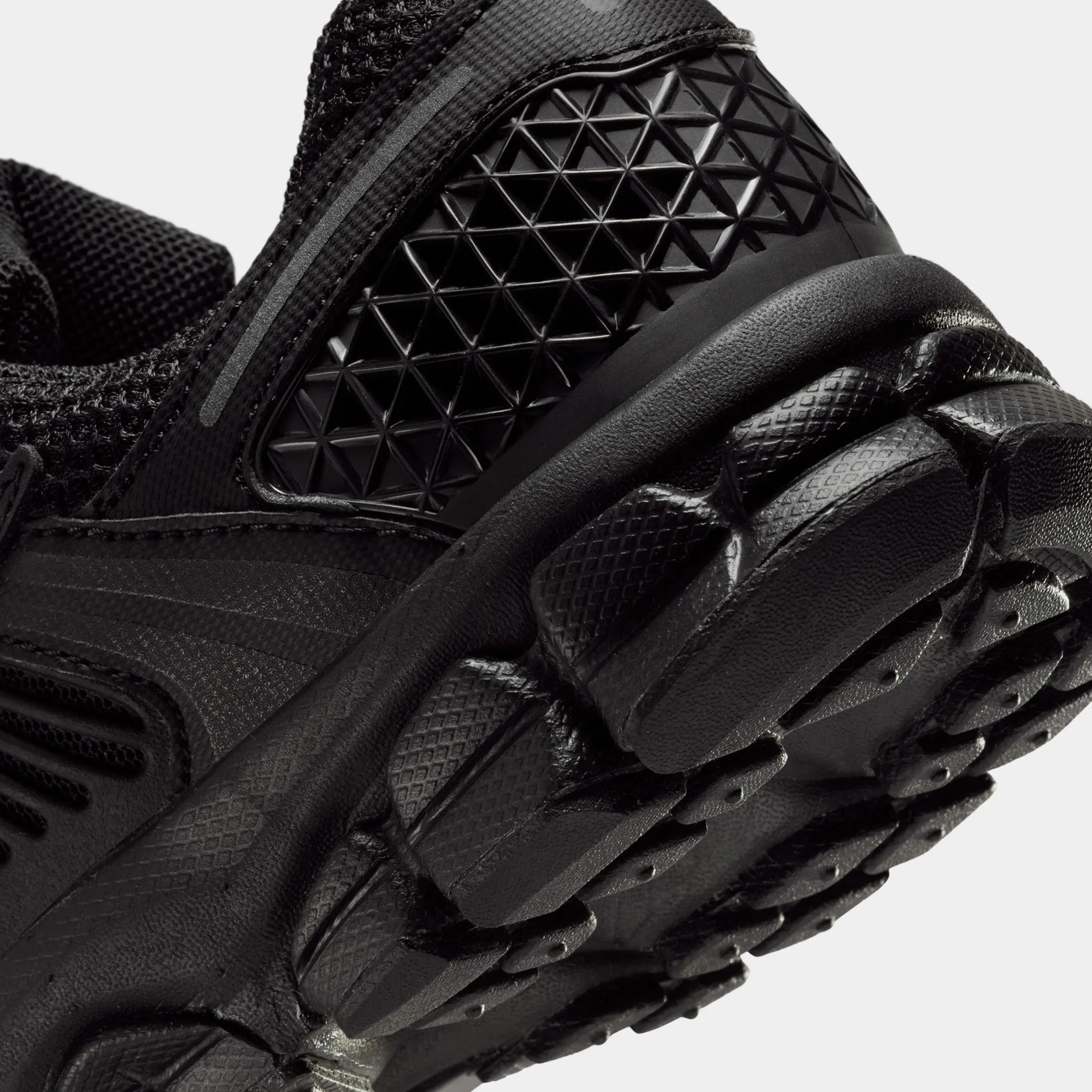 Vomero 5 Triple Black Grade School Lifestyle Shoes (Black/Black)