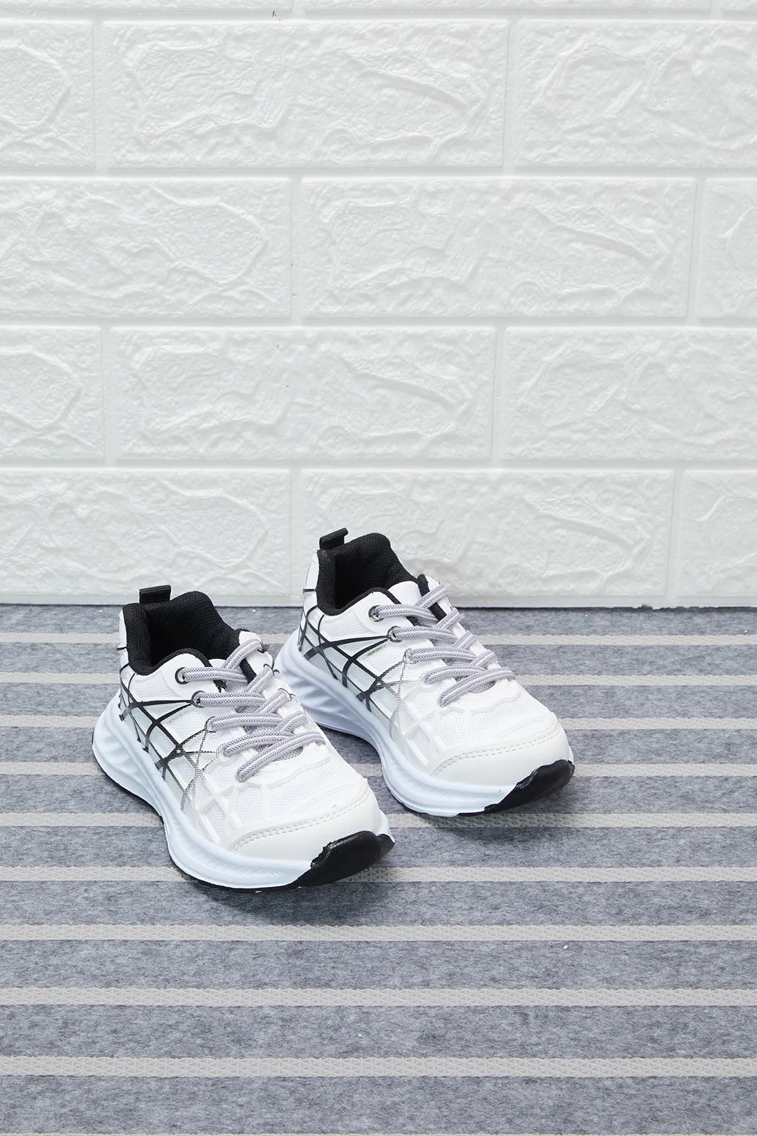 White Cuhnky Mesh Trainer